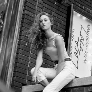 Meet your Posher, Lea